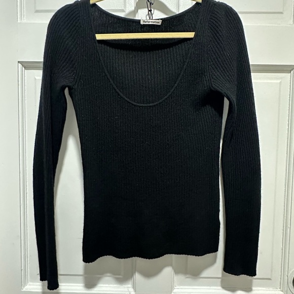 Reformation Mia Black Cashmere Scoop Neck Sweater Size Small EUC - Picture 2 of 6